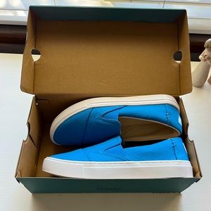 Toms Women Size 8 Blue New with Box!